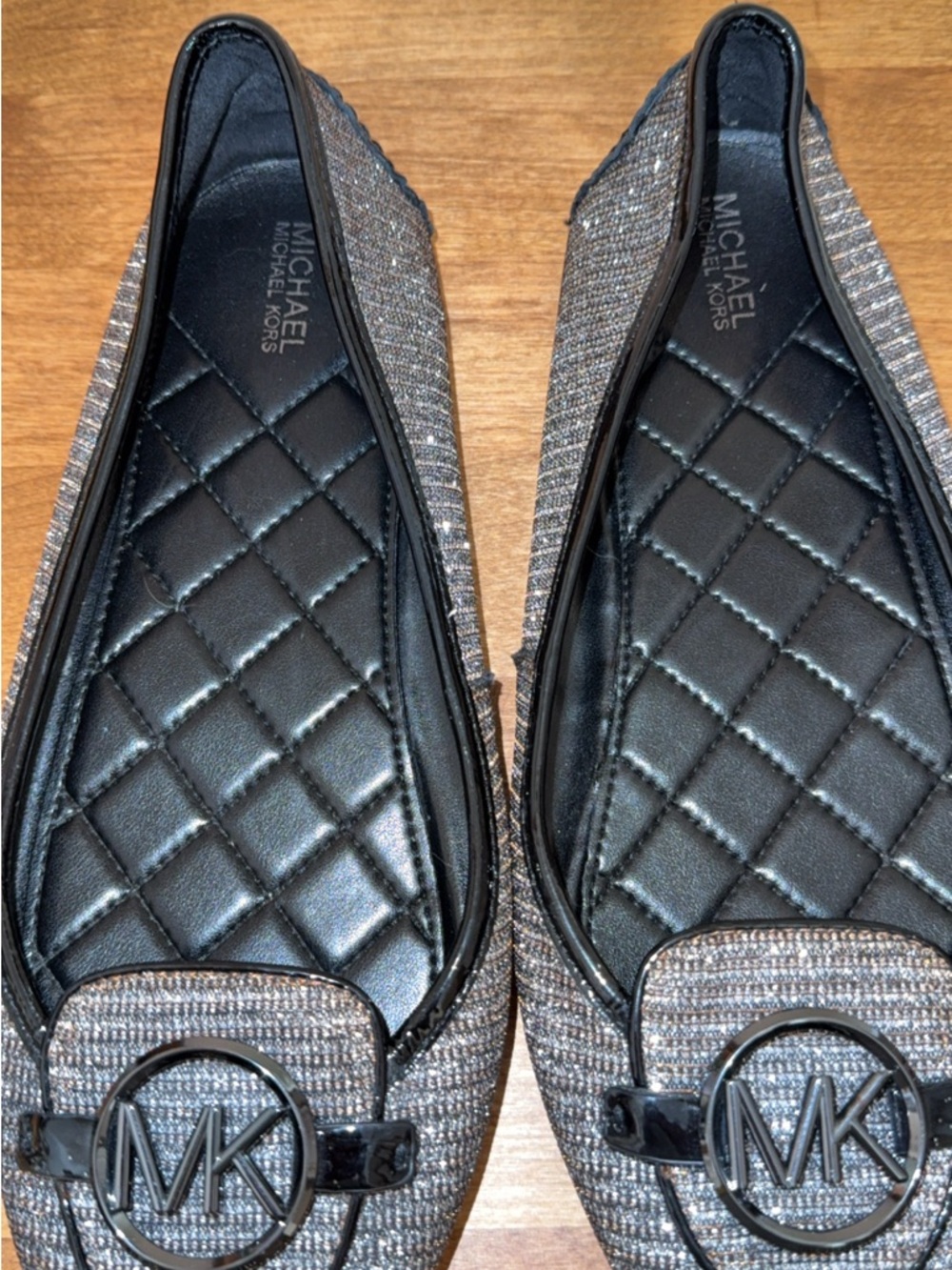 Michael Kors Lillie Women's Moccasin Flats Black Glitter
Patent Leather SZ 9 NEW - Picture 4 of 7